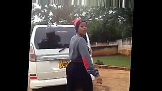 ジンバブエの警察官たちがキンキーなセックスに耽る