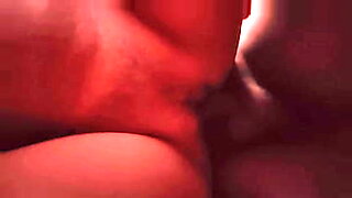 Hai thiếu niên Nhật Bản thử nghiệm hóa sinh trong một buổi tình dục kích dục.