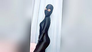Ασιατικό φετίχ webcam show με ερασιτέχνη στο ζεντάι και τις κάλτσες.