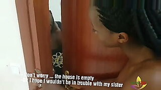 Przesłuchanie uroczych dziewczyn z Wybrzeża Kości Słoniowej do gorącej akcji lesbijskiej.