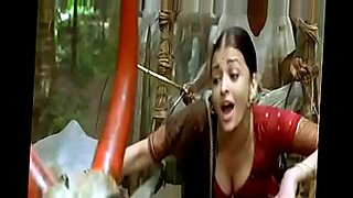 Aishwarya Rai Bachchan quyến rũ trong một đoạn clip X-rated.