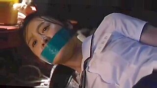 Zachwycająca azjatycka laska doświadcza intensywnego bondage i odruchu wymiotnego w nieocenzurowanym show Jav.