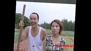 Filem Cina yang panas menampilkan seorang lelaki telanjang.