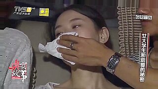 Μια Γιαπωνέζα είναι δεμένη, χλωροφορεμένη και φιμωμένη για μια σκηνή BDSM.