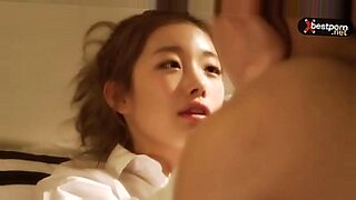 Colegialas coreanas protagonizan un video caliente de pornografia temática escolar.