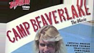 Film Camp Beaver Lake przedstawia gorące sceny analne i lesbijskie.