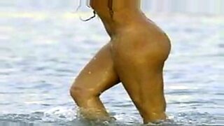Mariah Carey angażuje się w namiętną i intensywną aktywność seksualną.