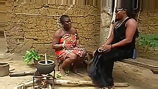 Egzotyczna afrykańska para oddaje się namiętnemu seksowi.