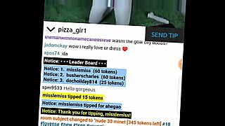 Seorang gadis pizza membawa kepada video viral pertemuan seks yang panas.