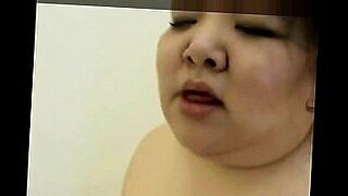 Japanse mooie dikke vrouwen worden gevuld met sperma in haar poesje.