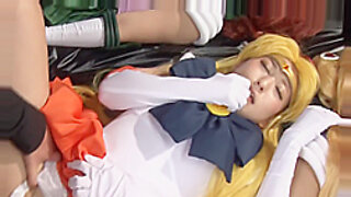 Cosplayers de Sailor Moon se involucran en sexo POV salvaje y creampie.