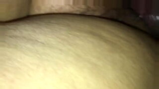 الشقراء المغرية أناليزا الشقراء الذرية في عرض منفرد ساخن.