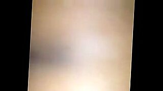 Một video nóng bỏng với một người phụ nữ quyến rũ trong một buổi jilbab.
