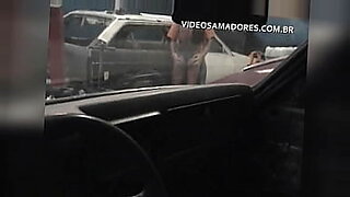 Piękne Indyjskie kobiety uprawiają gorący seks w samochodzie.